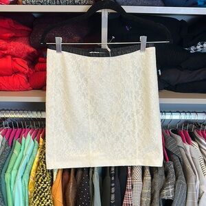 Vince Camuto ecru lace black band back zipper closure lined mini skirt size XS